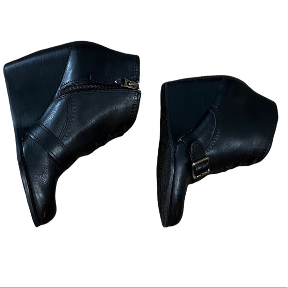 Fossil Leather Stacked Wooden Wedge Boots - Picture 5 of 11